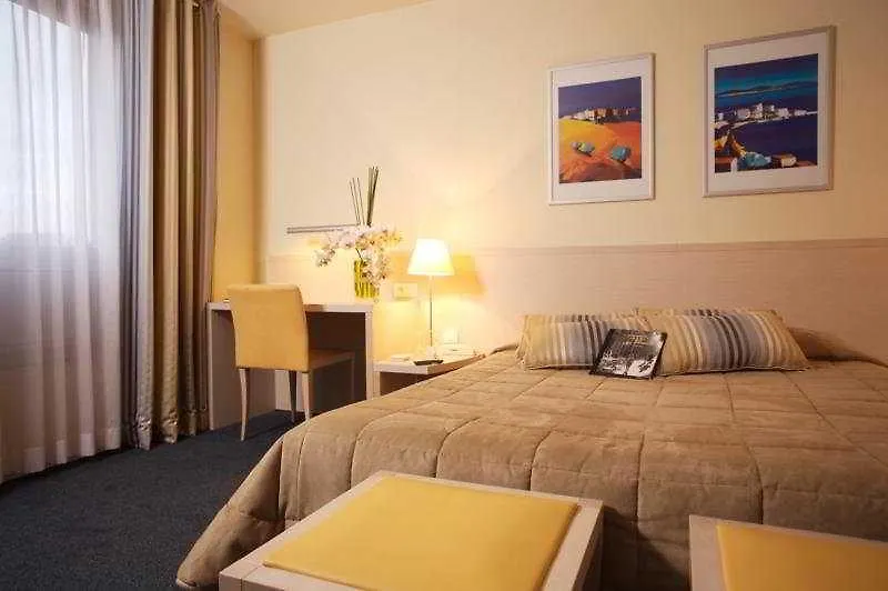 ***  Hotel Le Richemont Paris Frankrig